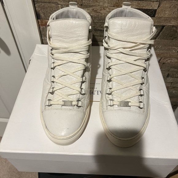 Balenciaga - Picture 9 of 11